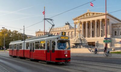 Tramvaj linije "D" ispred Parlamenta