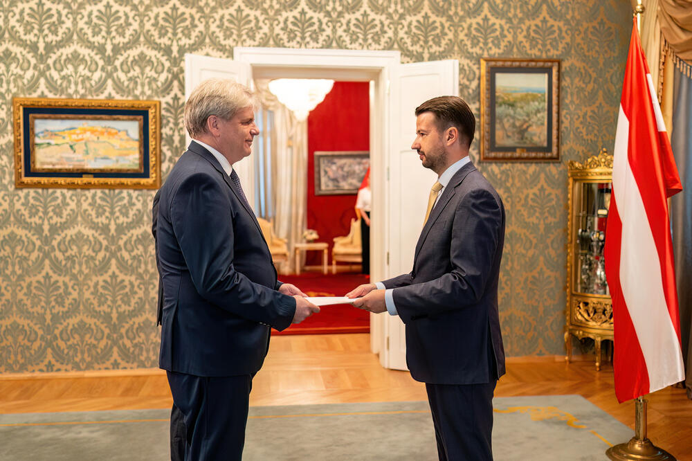 Ambasador Austrije Christian Steiner predaje akreditivno pismo predsedniku Crne Gore Jakovu Milatoviću