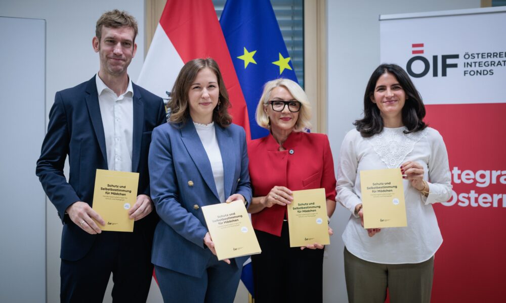 Claudia Bauer na prezentaciji brošure za devojčice