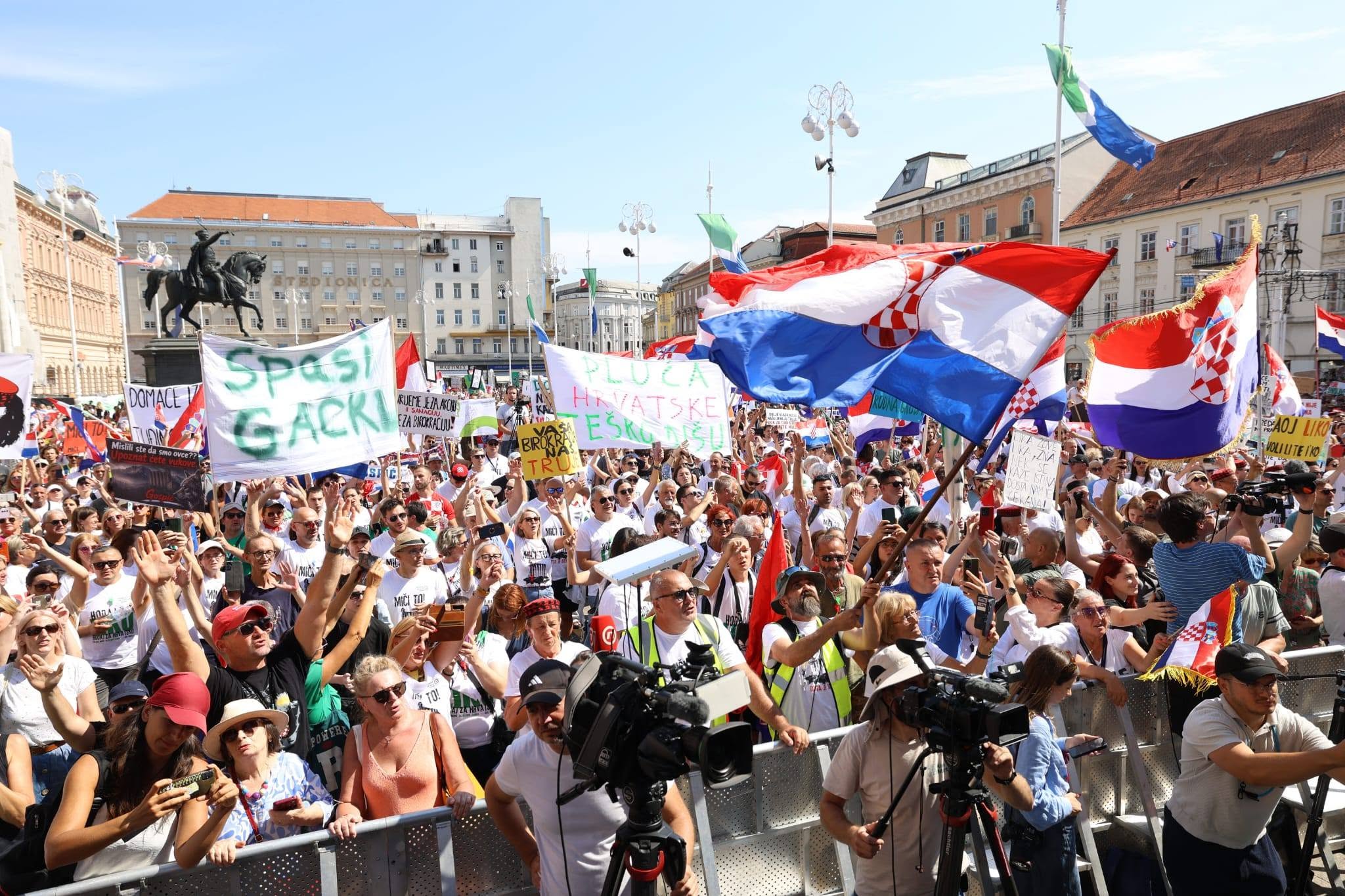 Protest u Zagrebu "Šetaj za Liku, šetaj za Hrvatsku"