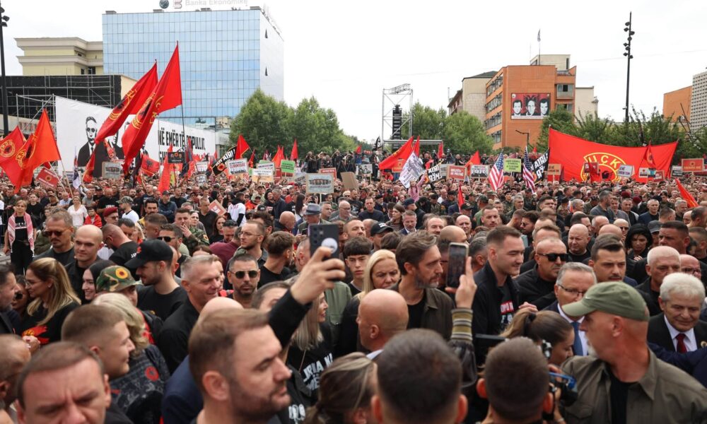 Slika sa protesta podrške liderima OVK