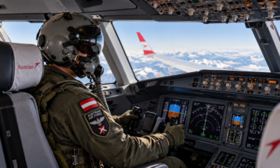 Vojni pilot upravlja putničkim avionom AUA