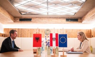 Ministar spoljnih poslova Albanije Ferit Hodža i ministarka spoljnih poslova Austrije Beate Meinl-Reisinger na marginama Evropskog foruma Alpbach