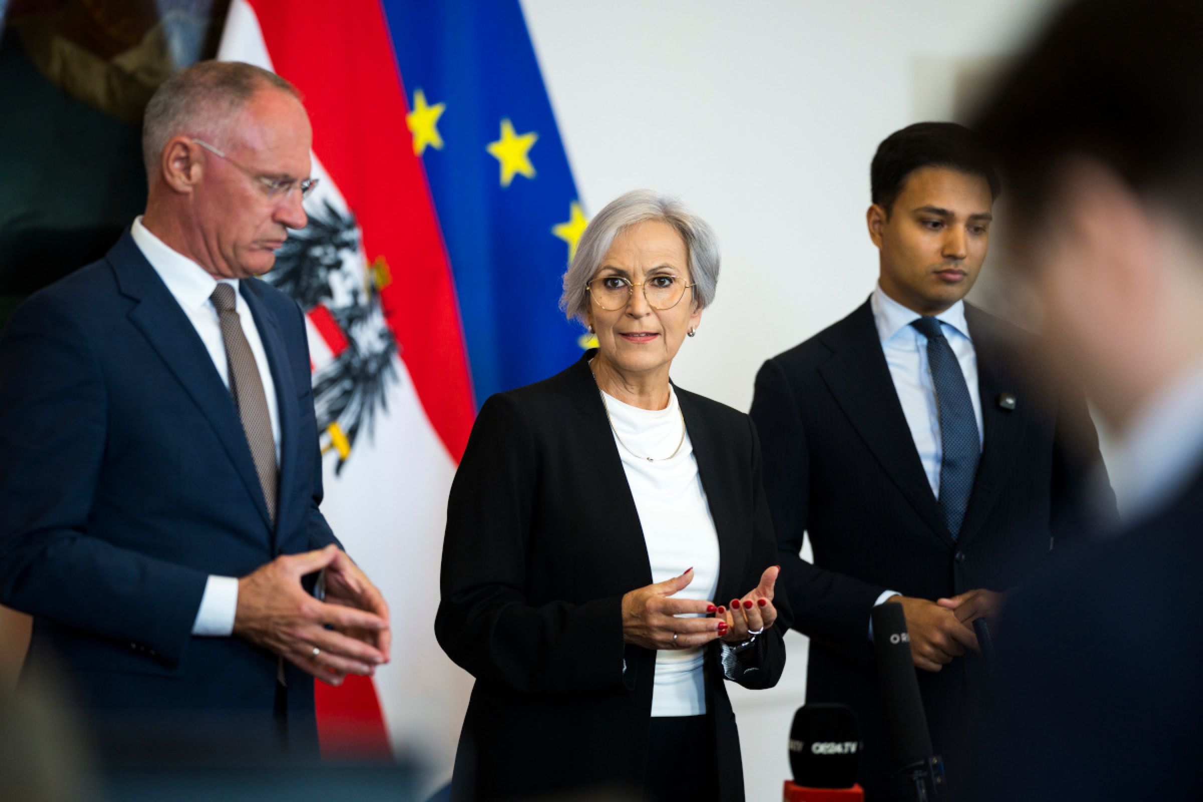 Ministri Gerhard Karner, Anna Sporrer i šef poslaničkog kluba NEOS--a Yannick Shetty