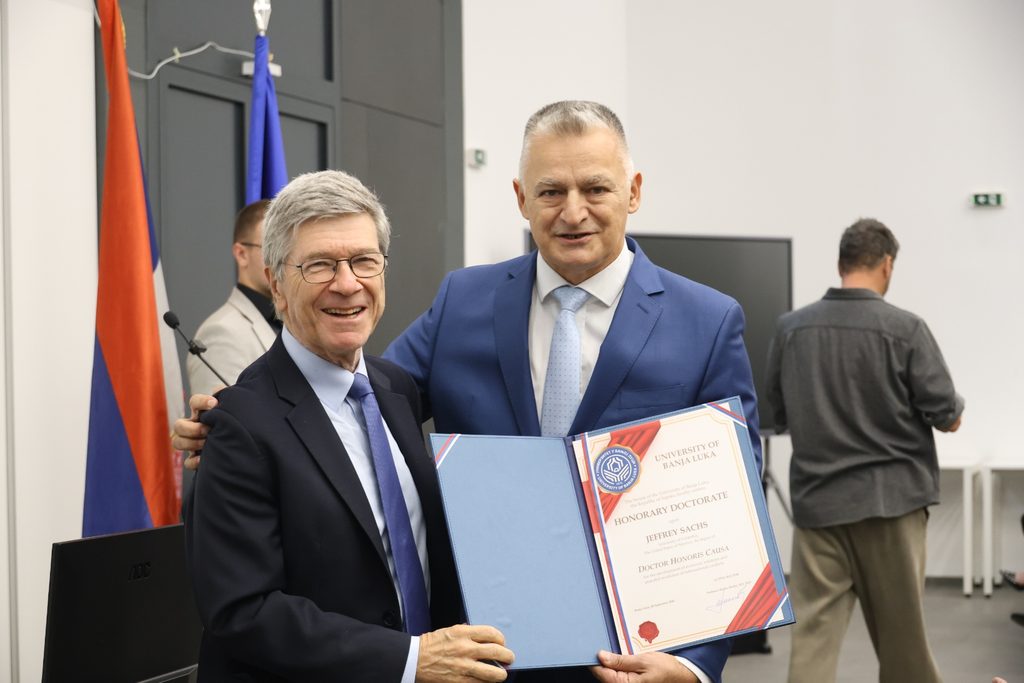 Džefriju Saksu uručen počasni doktorat Univerziteta Banjaluka
