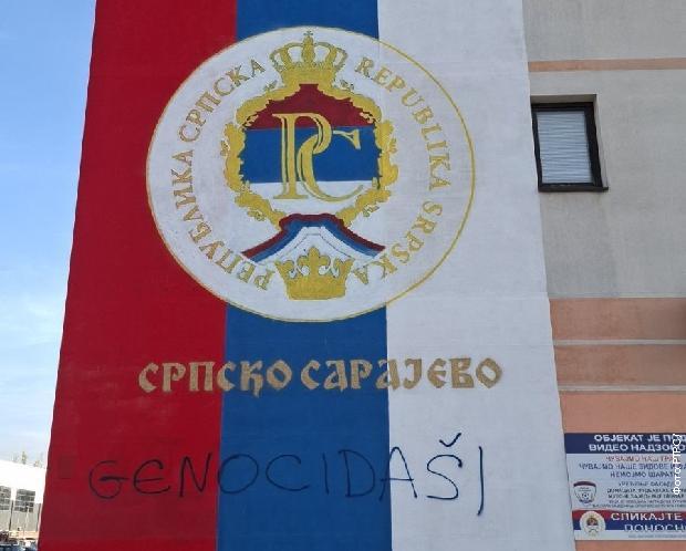 Oskrnavljena trobojka u Istočnom Sarajevu