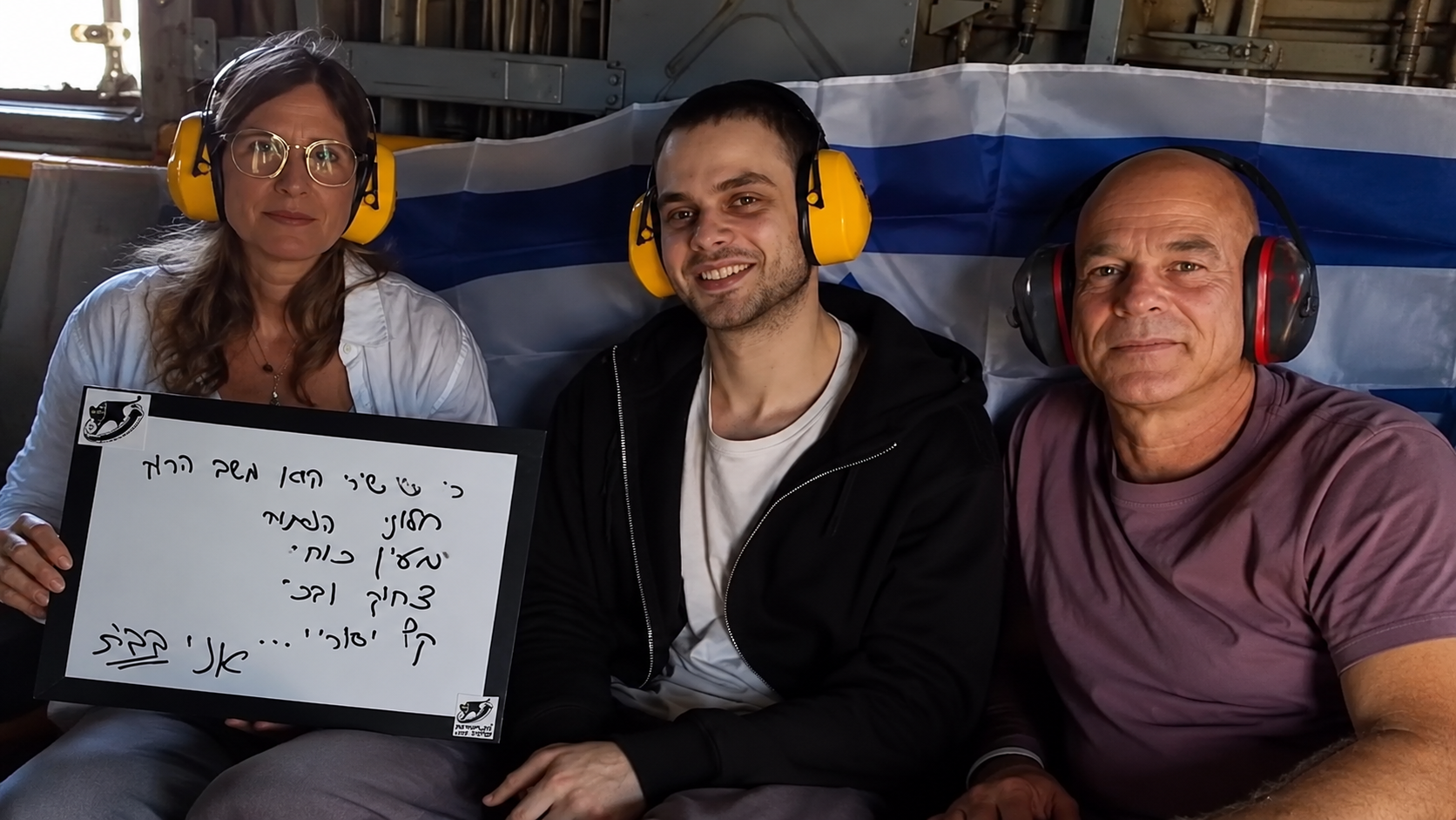 Alon Ohel sa porodicom posle puštanja na slobodu
